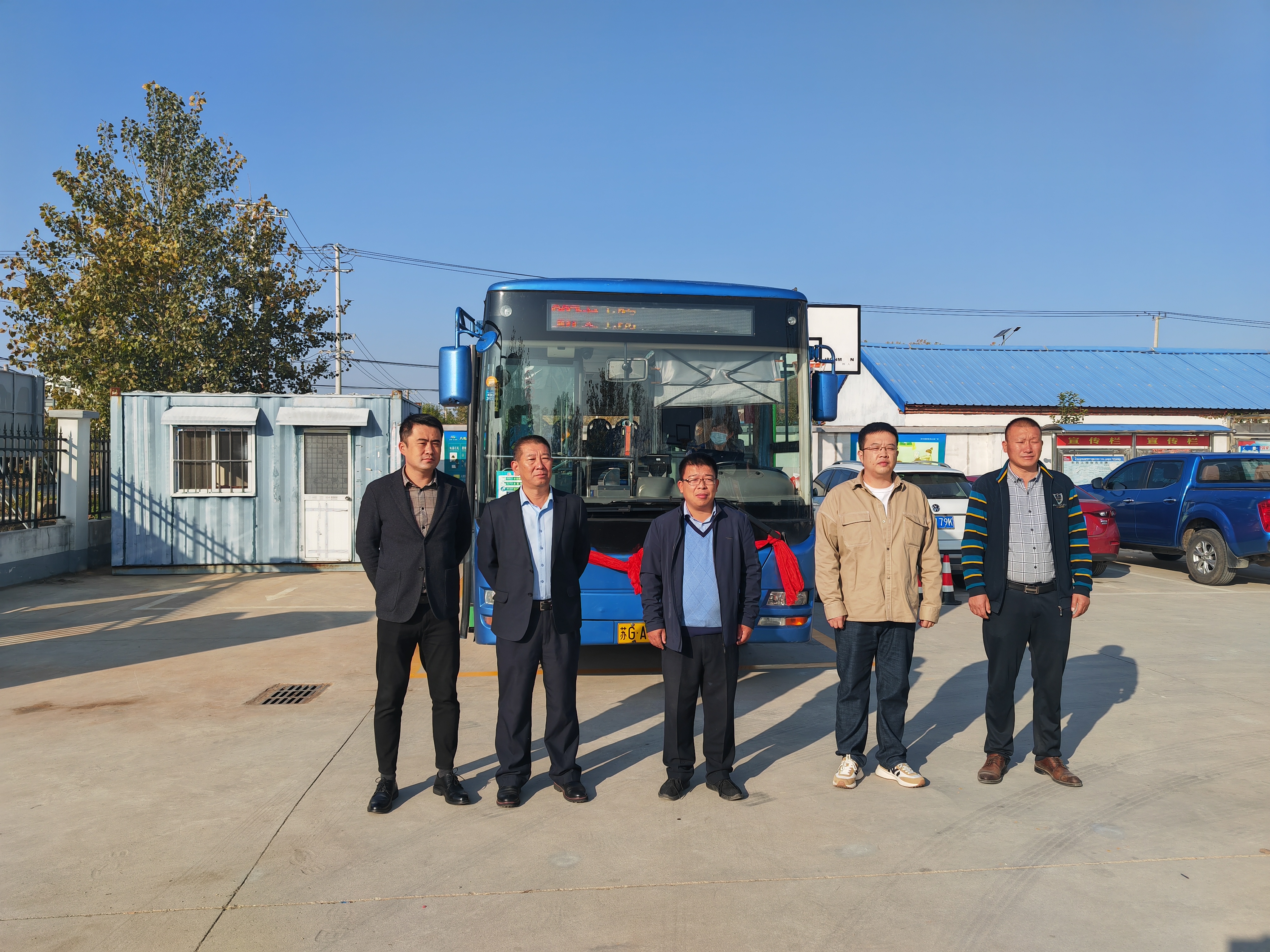 公交集團(tuán)公交事業(yè)一部開通新公交907支線 為浦南鎮(zhèn)唐頂村居民提供便捷出行