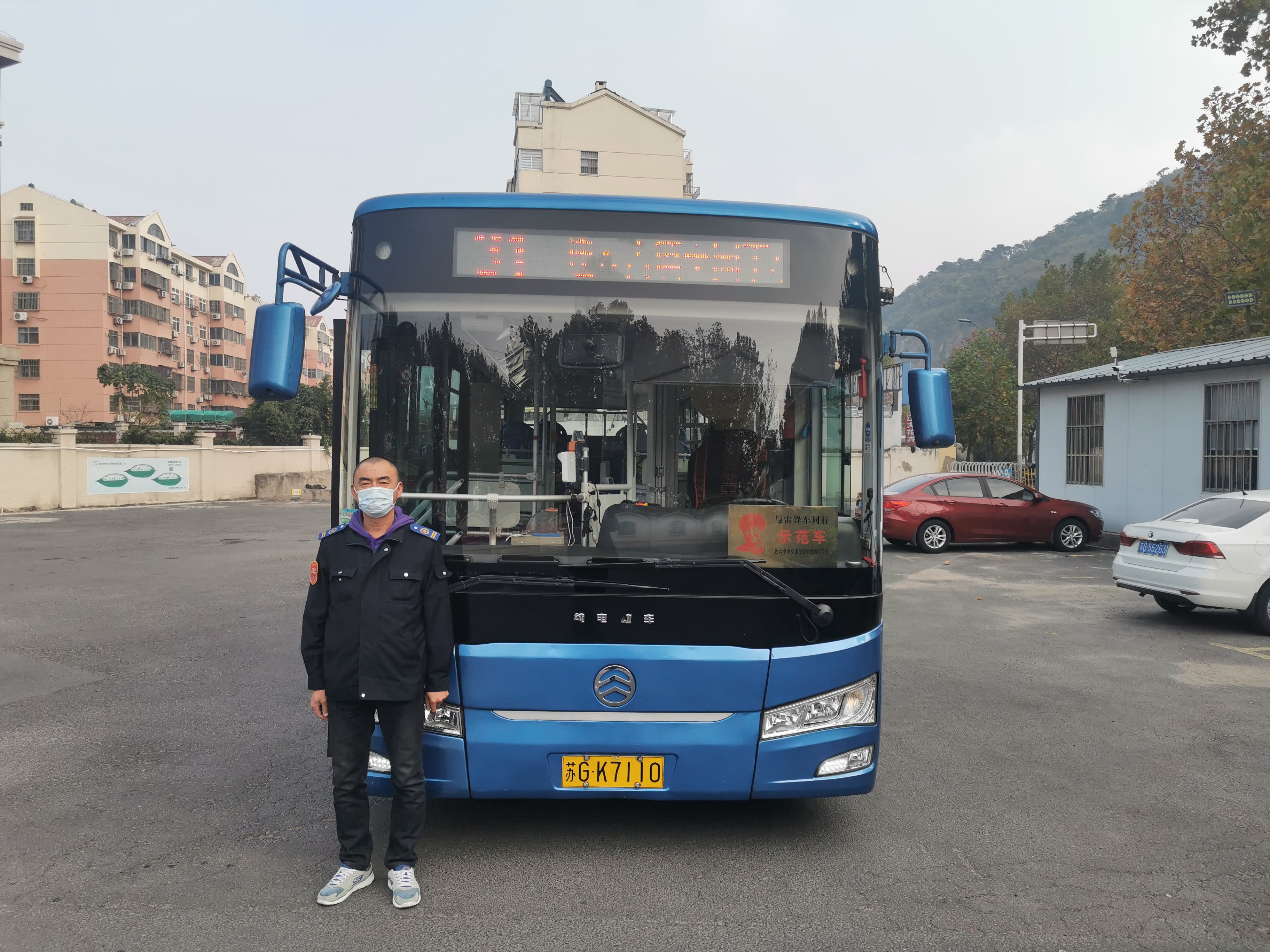 公交集團公交事業(yè)二部31路駕駛員畢曉維及時歸還乘客丟失的手機