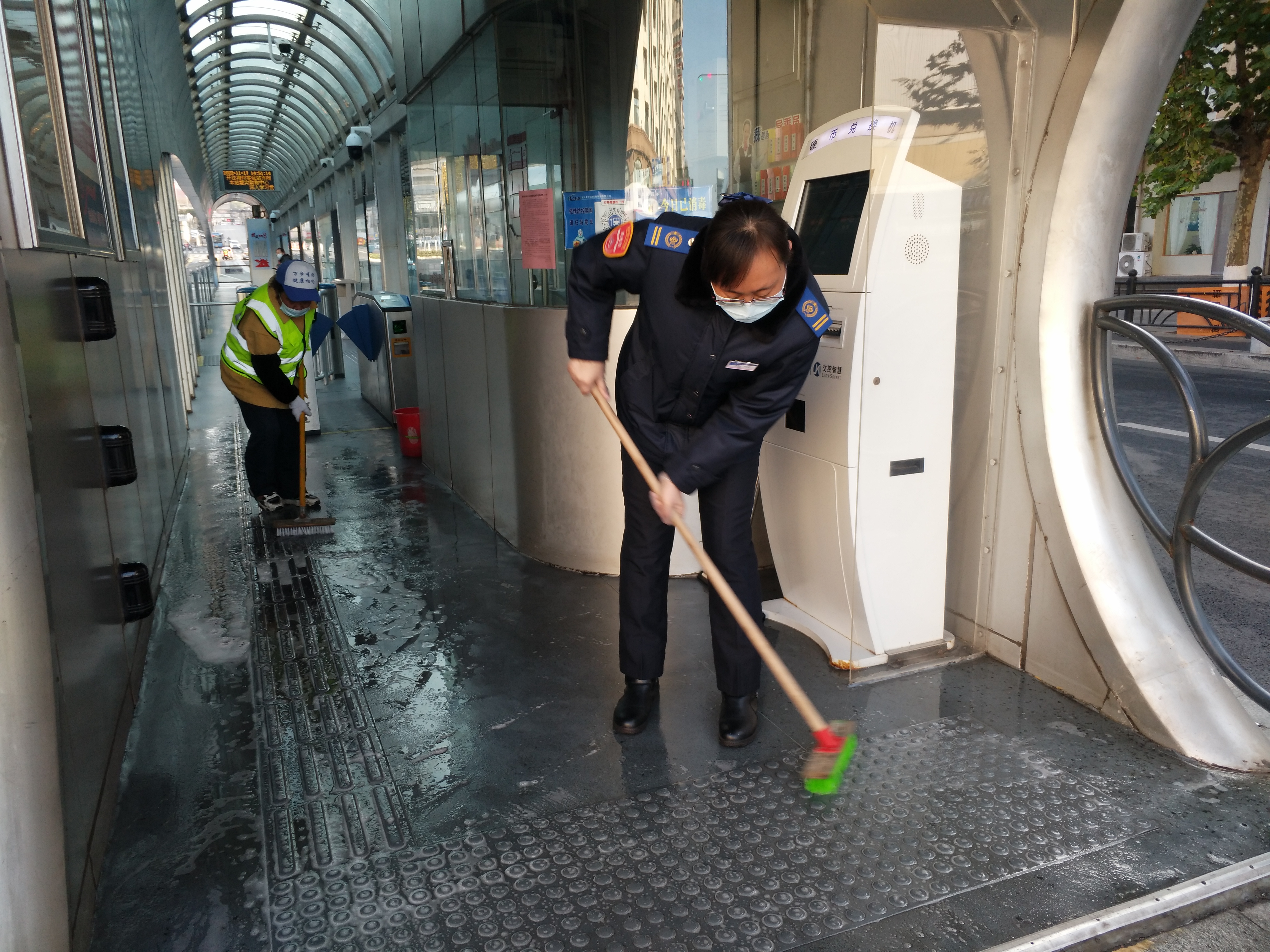 站臺里的“衛(wèi)士”