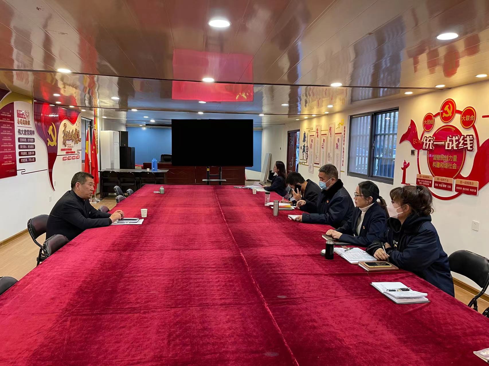 公交集團公交事業(yè)一部召開理論中心組專題會傳達學習第二十屆中央委員會第二次會議