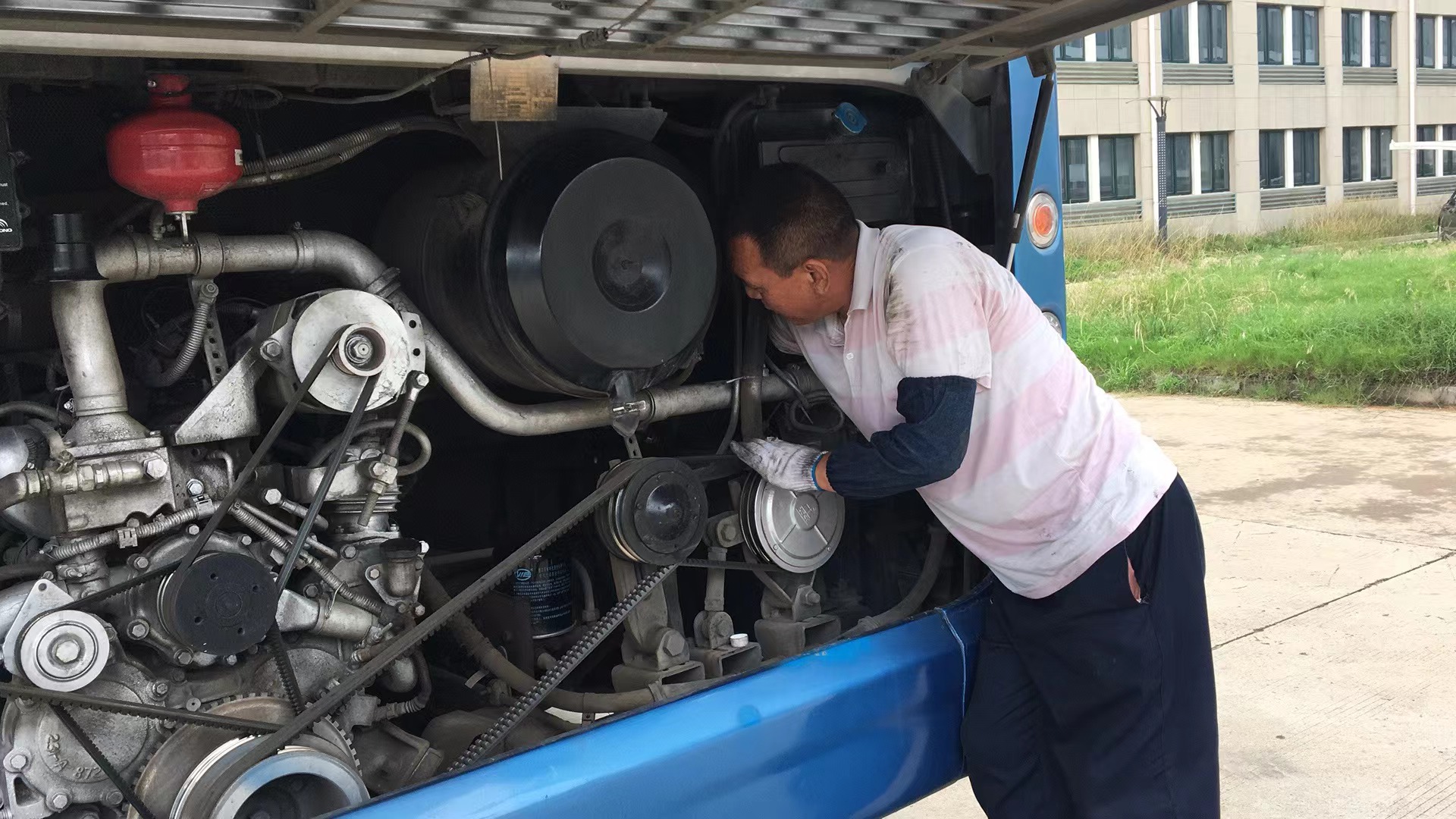 公家集團(tuán)經(jīng)營(yíng)發(fā)展事業(yè)部開(kāi)展LNG燃?xì)廛囕v機(jī)務(wù)專項(xiàng)大檢查