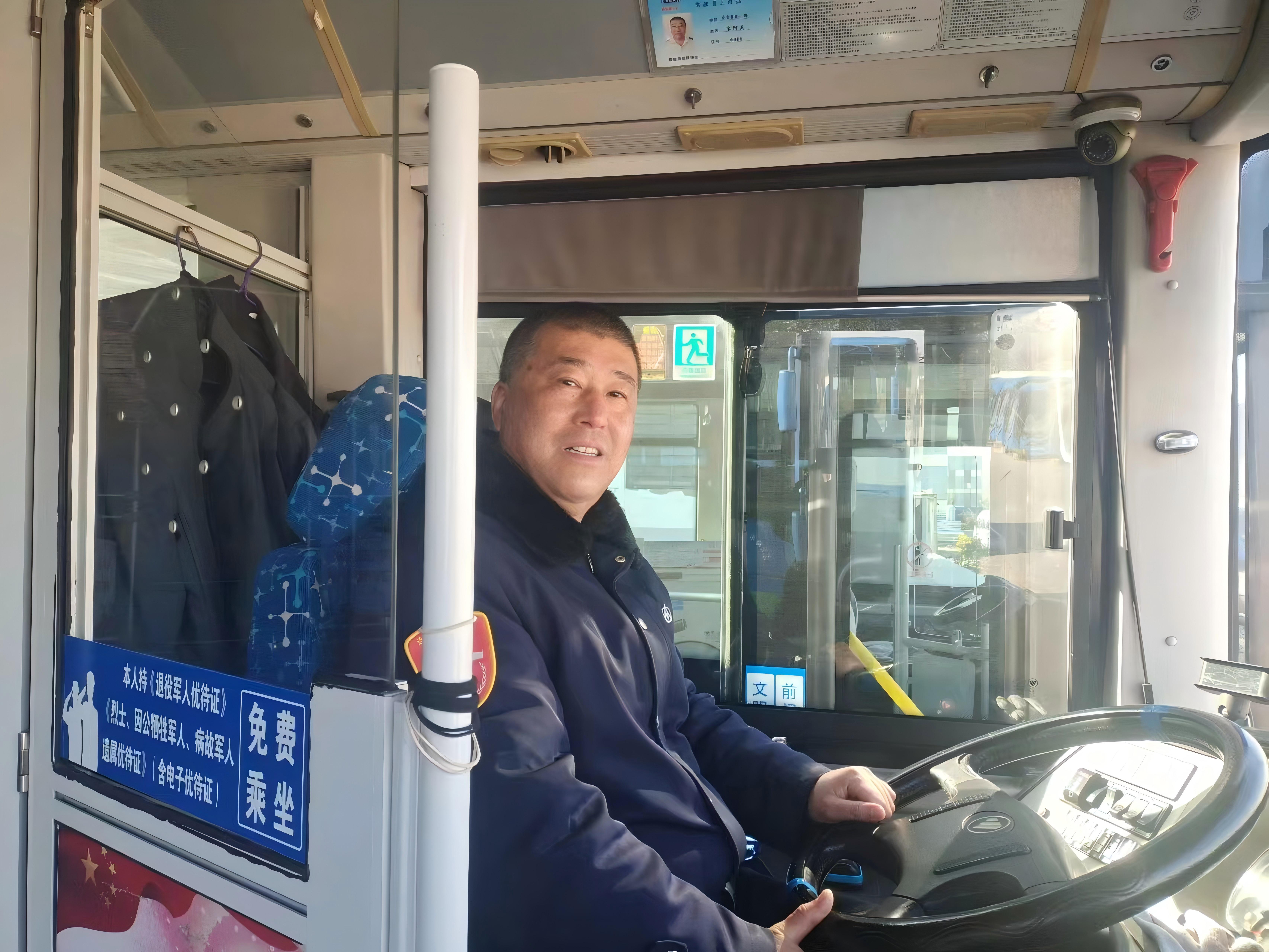 60路駕駛員宋阿兵，你抱起乘客的樣子真帥！