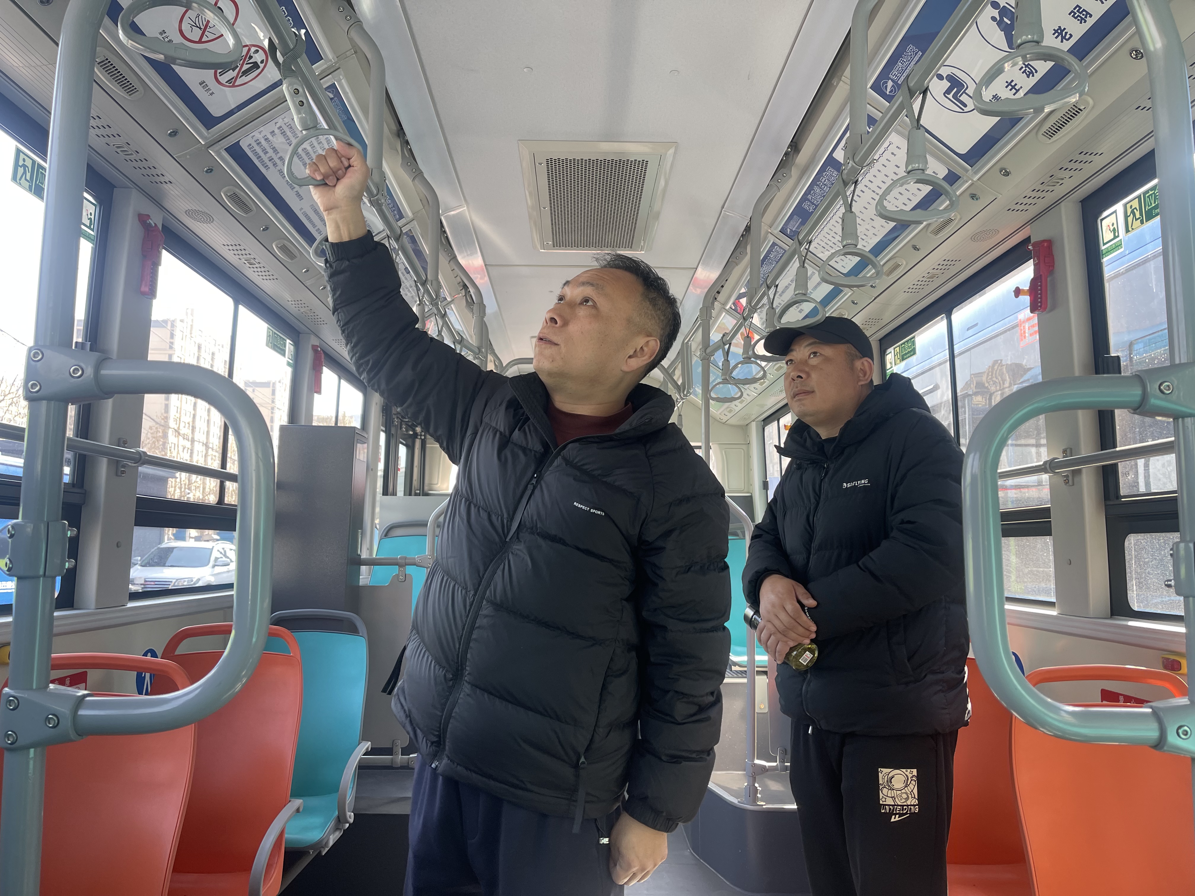 筑牢安全防線 護(hù)航清明出行 ——公交集團(tuán)開(kāi)展節(jié)前安全大檢查