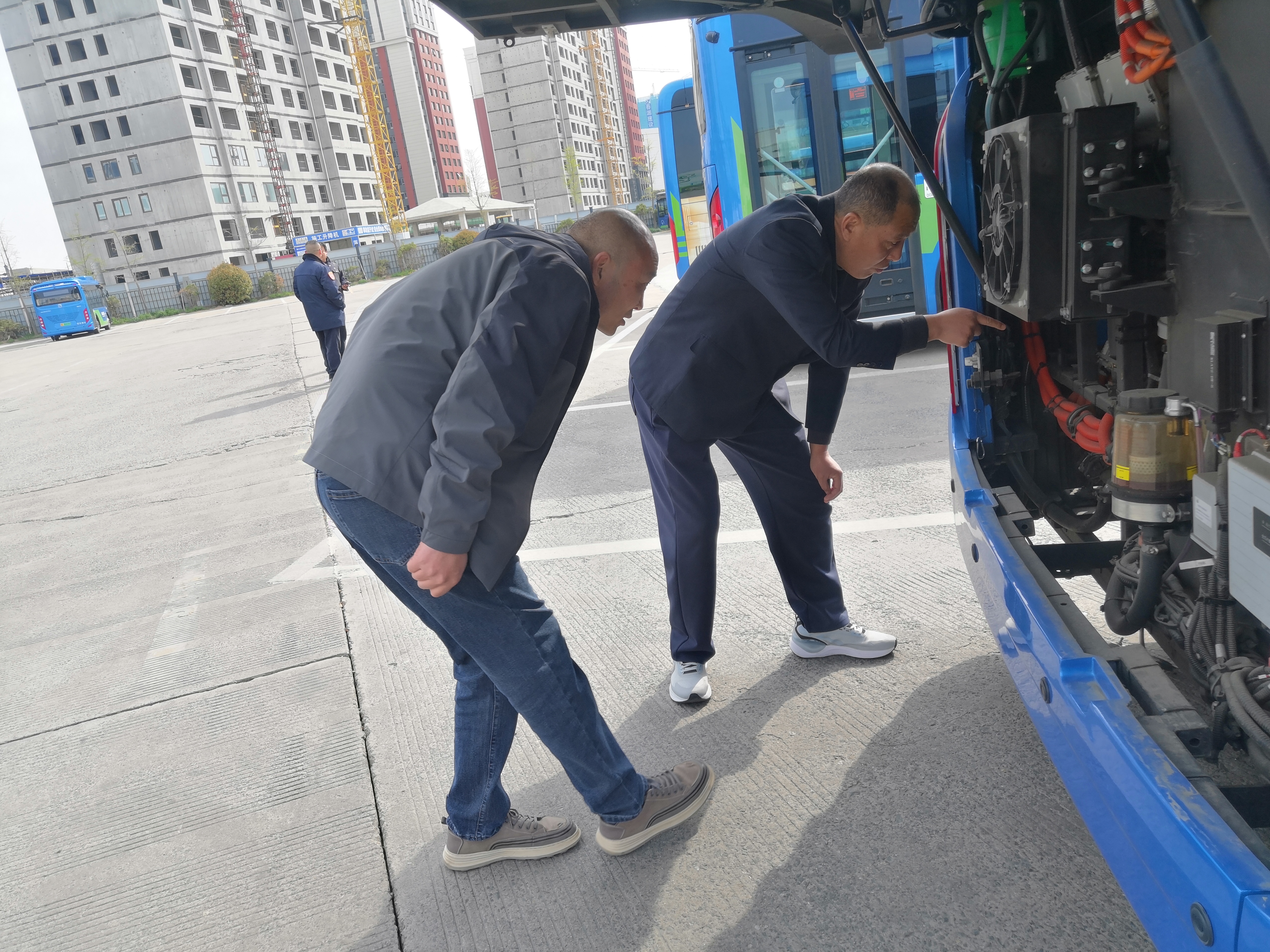 快速公交開(kāi)展清明節(jié)前安全生產(chǎn)大檢查