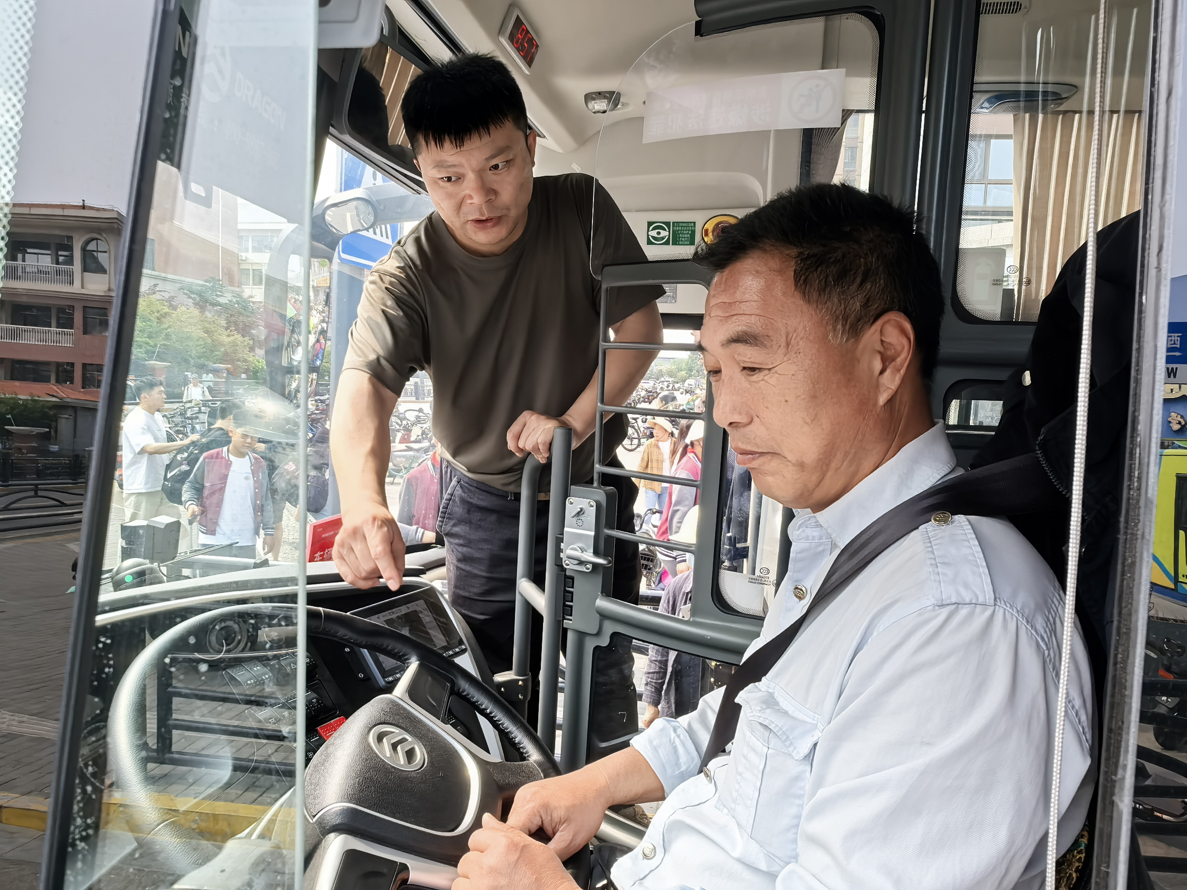 公交集團全面強化安全檢查體系 筑牢定制客運安全防線