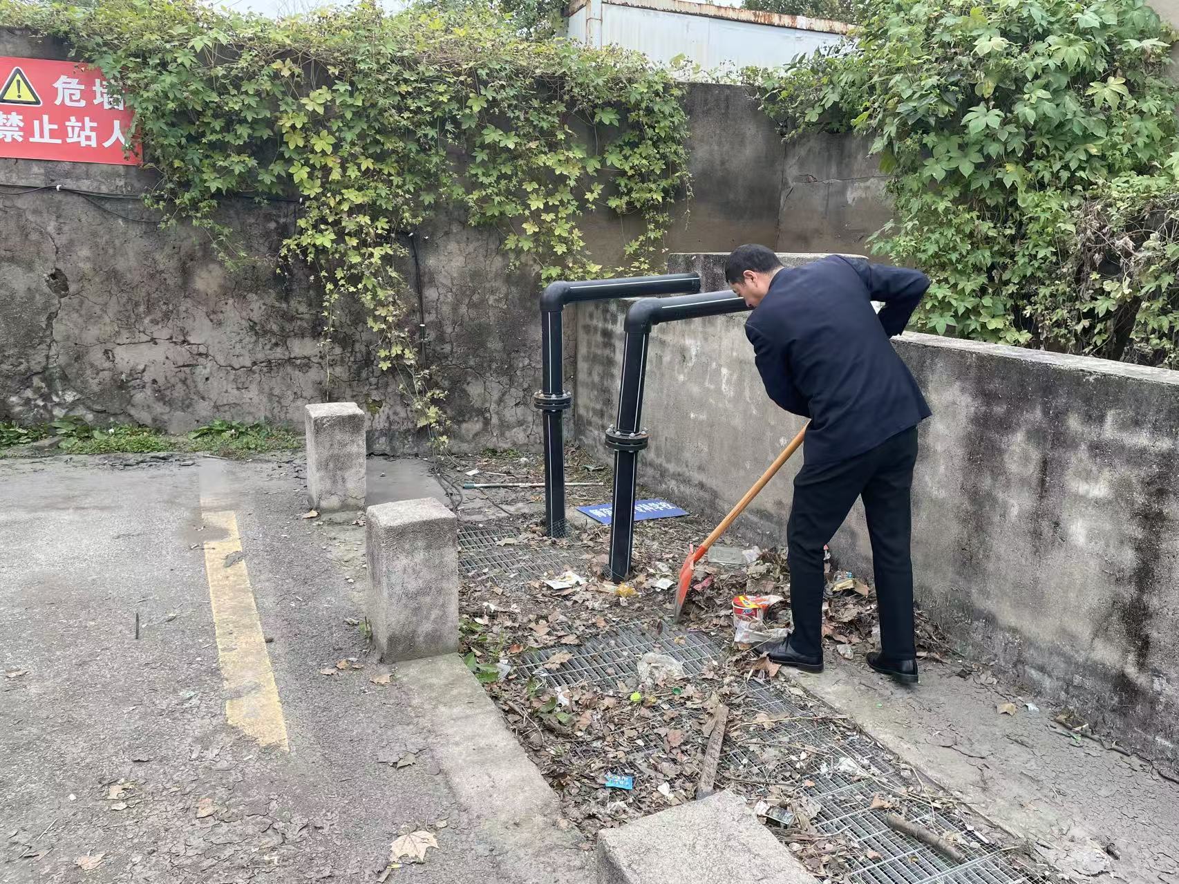 公交集團權屬海通公交公司組織開展秋季場站養(yǎng)護工作