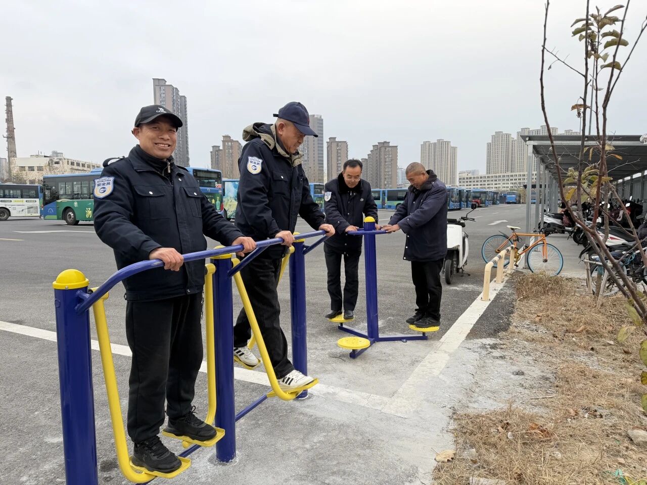 【我為一線辦實(shí)事】健身器材進(jìn)公交場(chǎng)站，關(guān)懷舉措暖一線職工