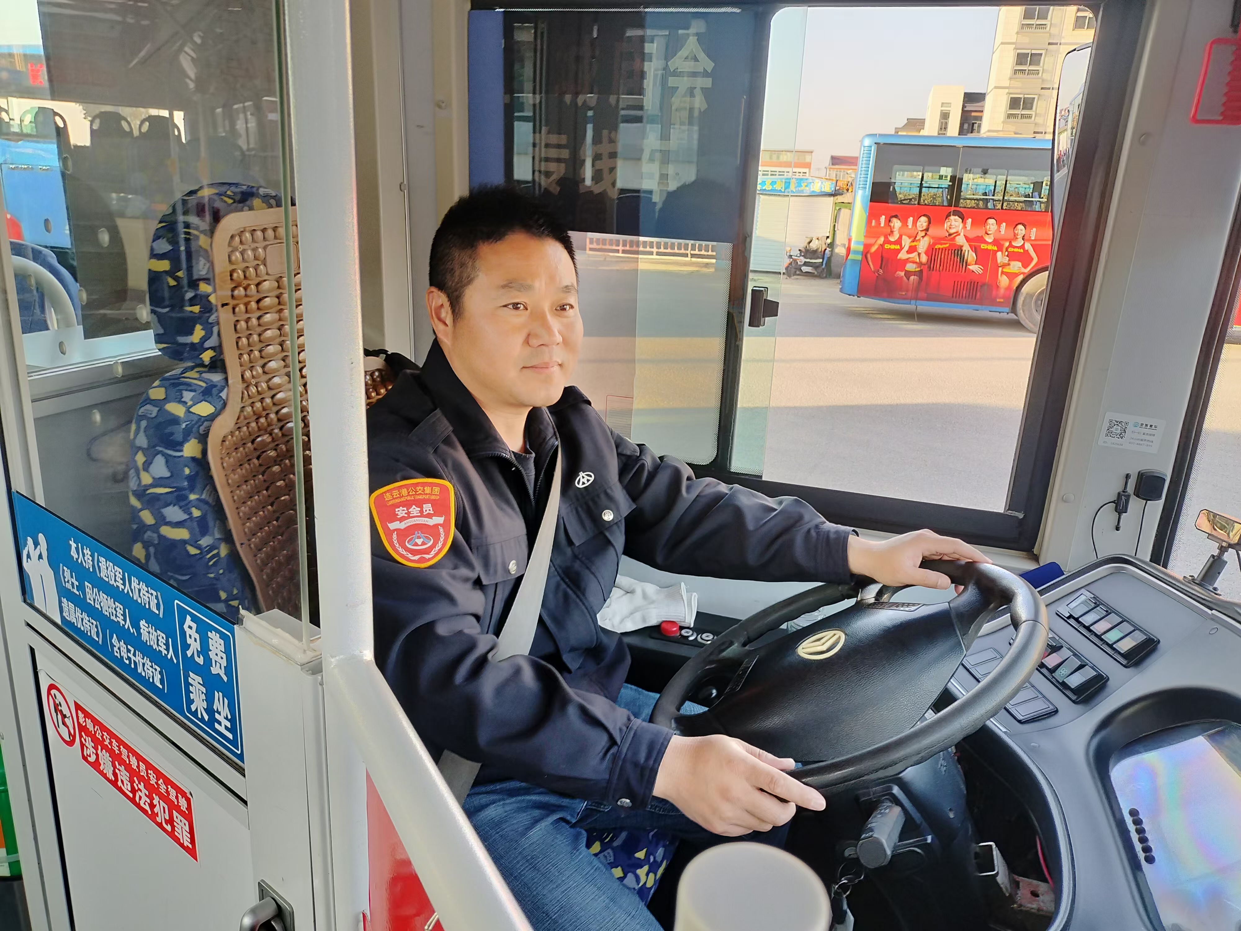 安全行車百萬(wàn)公里駕駛員-靳軍