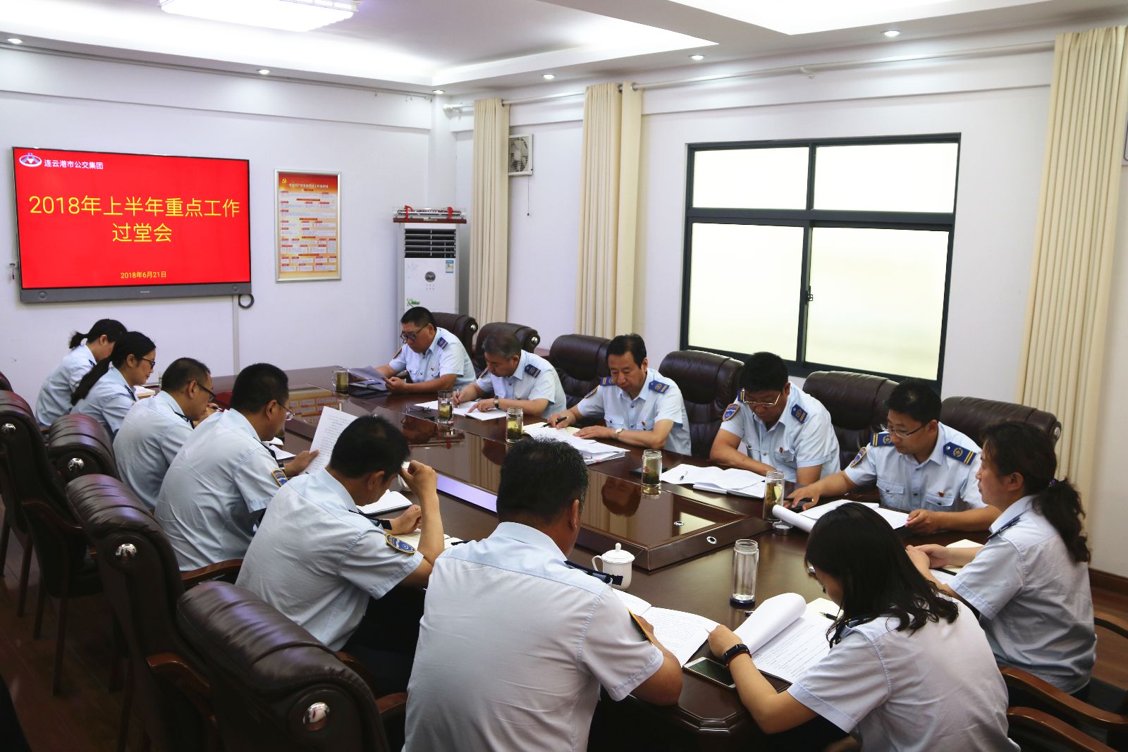 公交集團(tuán)召開2018年上半年權(quán)屬單位重點(diǎn)工作過堂會(huì)