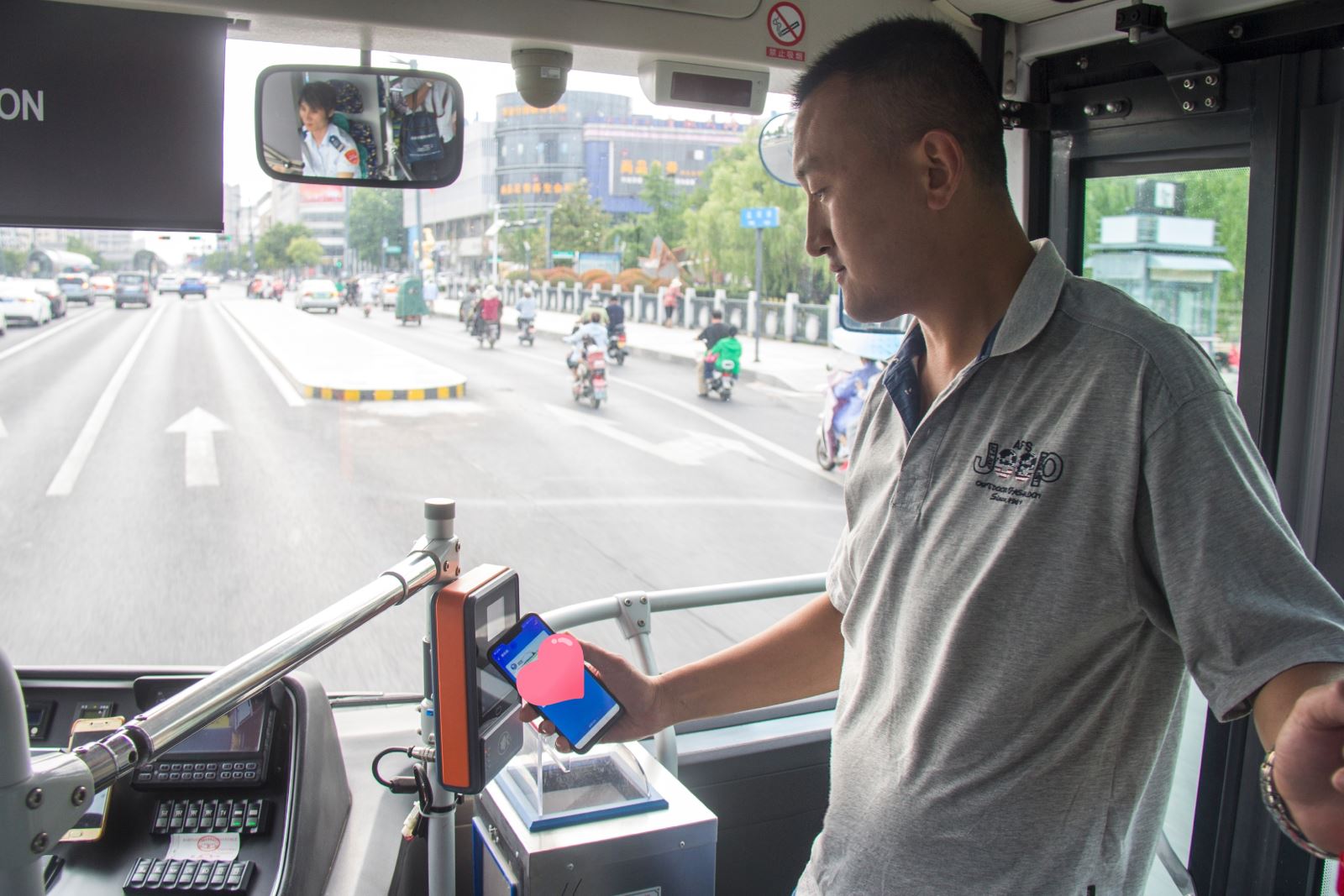 福利！在港城坐公交可以刷支付寶啦！