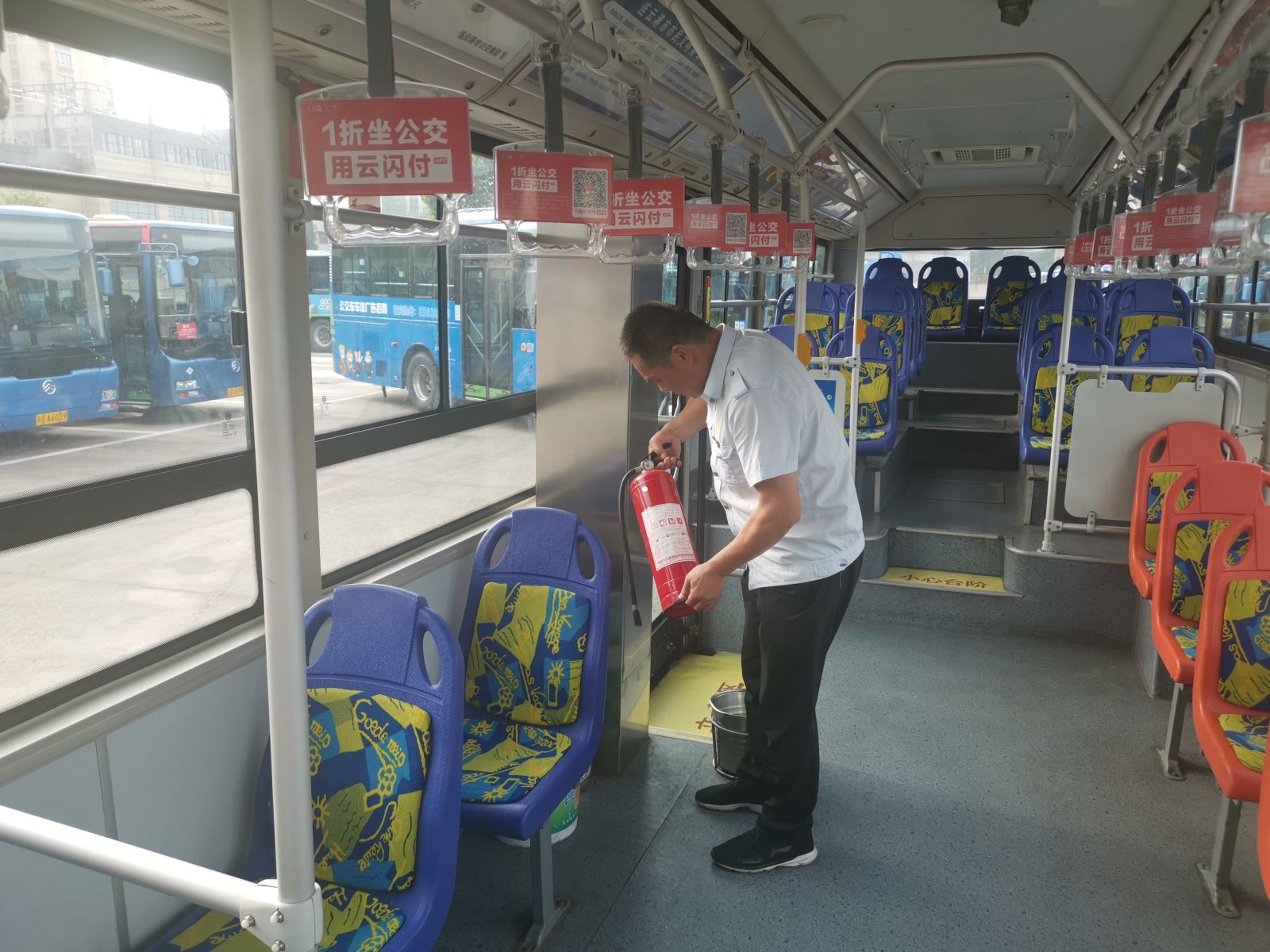 公交集團(tuán)公交事業(yè)一部開展創(chuàng)文聯(lián)合檢查