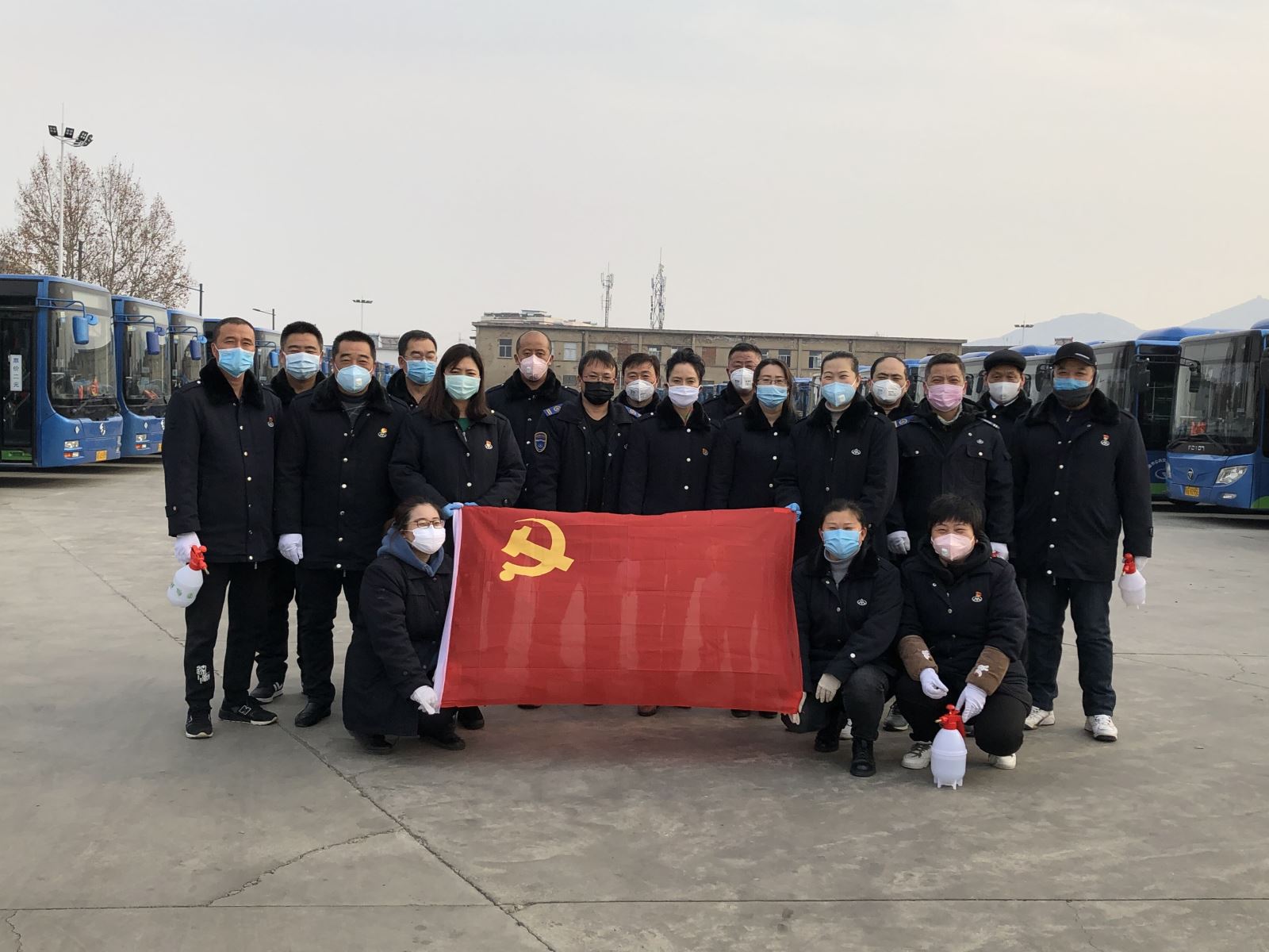 堅守一線，用行動譜寫了一曲“愛的奉獻”