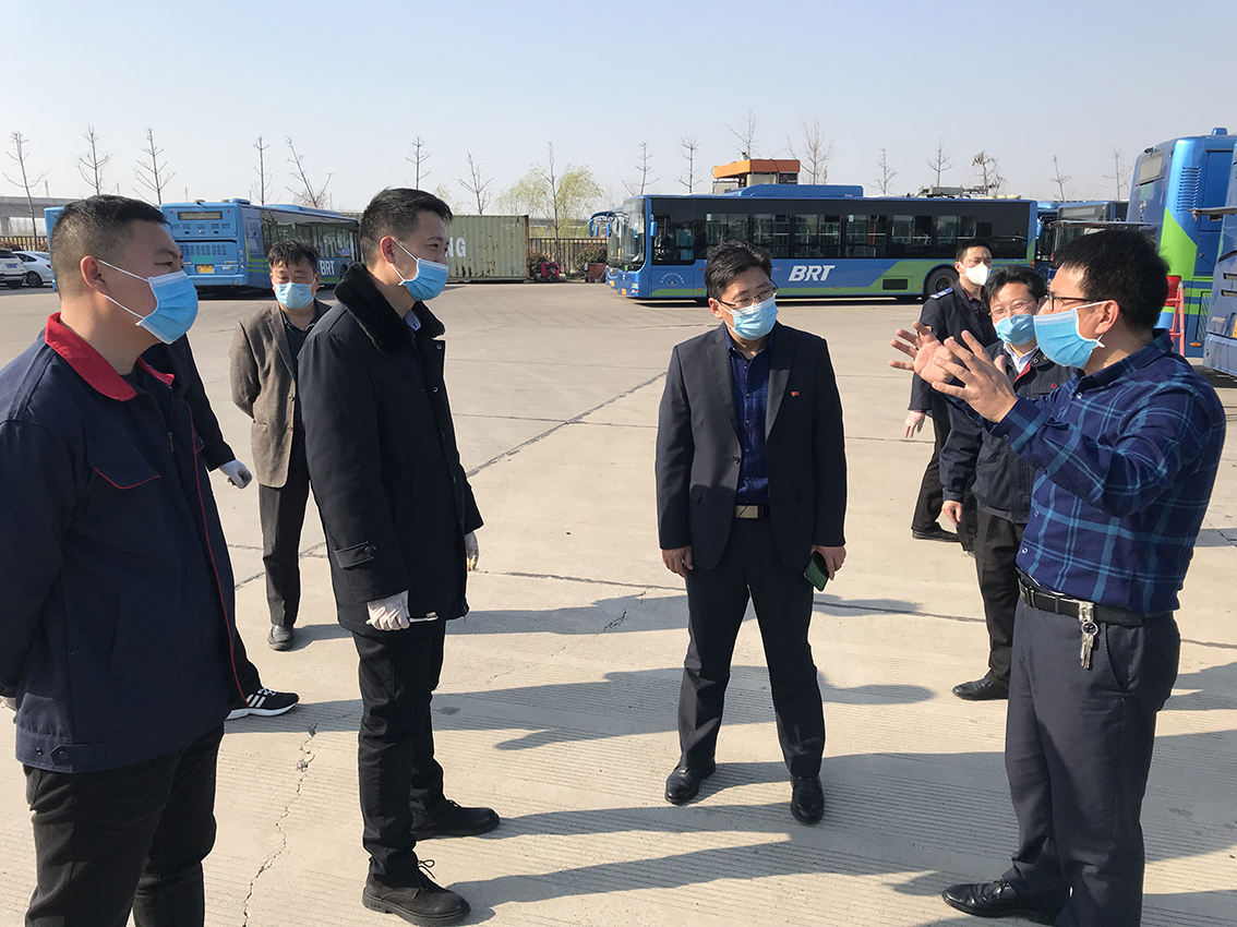 公交集團領(lǐng)導班子成員至快速公交事業(yè)部開展安全檢查