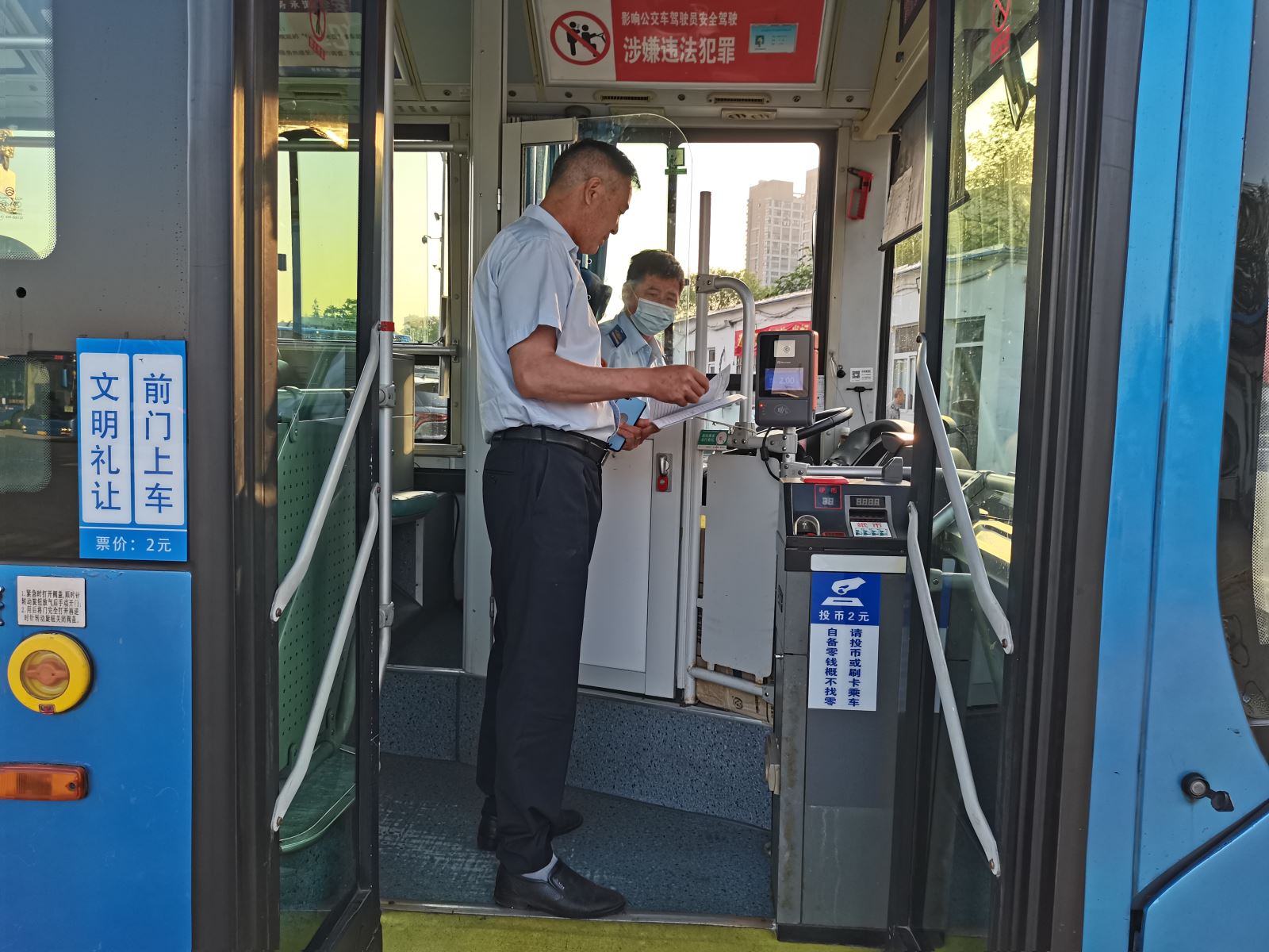 公交集團快速公交事業(yè)部 開展車輛出場早檢查，扎實推進創(chuàng)文工作