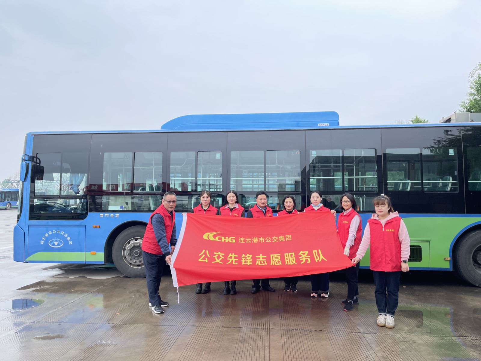 “弘揚(yáng)勞模精神，立足崗位做貢獻(xiàn)” 快速公交事業(yè)部開展志愿活動(dòng)