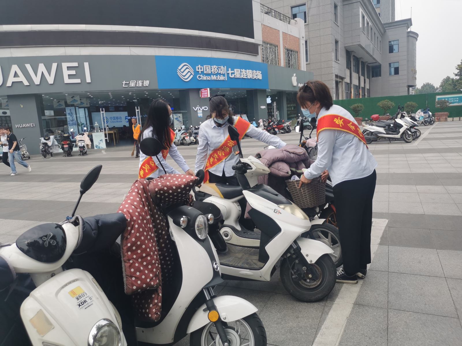 公交集團開展公交進社區(qū)義務服務活動