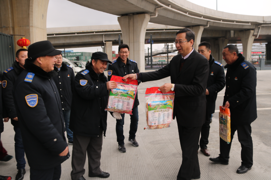 公交集團領(lǐng)導春節(jié)走訪慰問基層單位