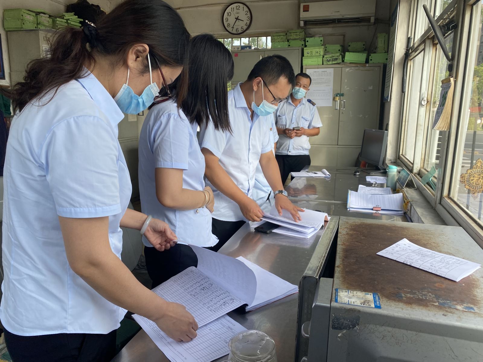 公交集團(tuán)堅(jiān)持疫情防控、迎接創(chuàng)文復(fù)審工作兩手抓、雙促進(jìn)