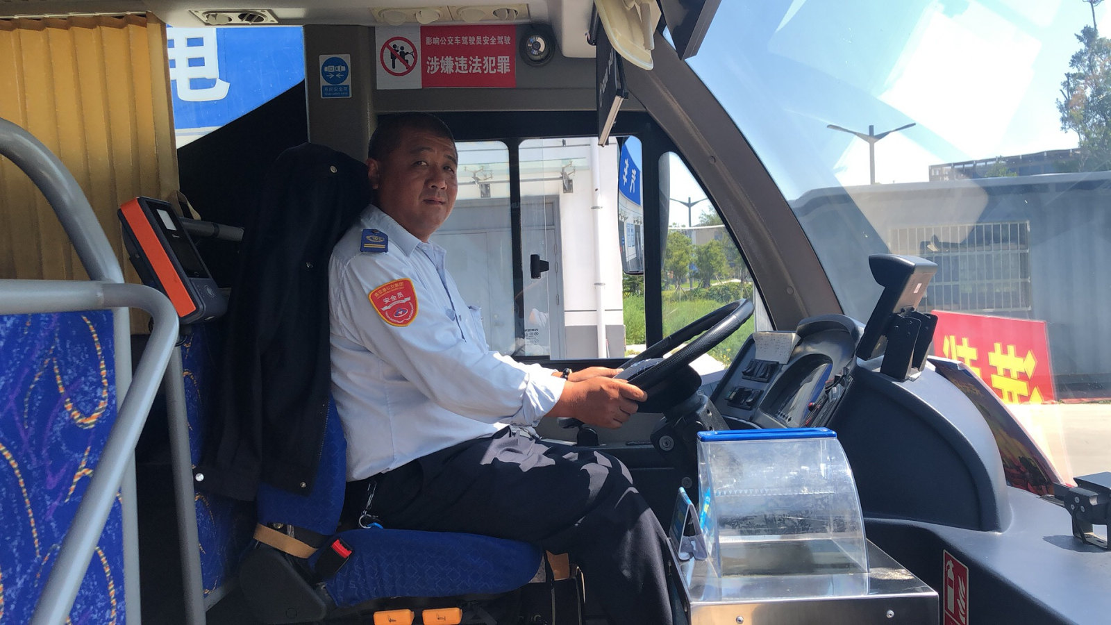 公交駕駛員：平凡崗位的堅(jiān)守與奉獻(xiàn)