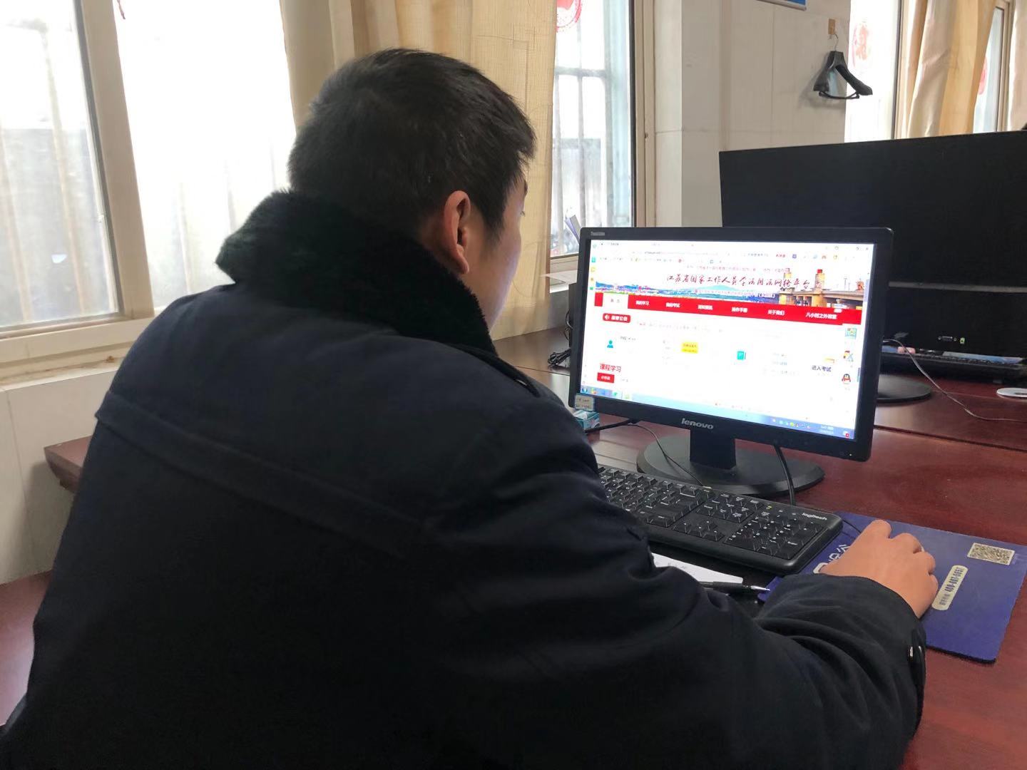 經(jīng)營發(fā)展事業(yè)部組織全體黨員參加“學憲法學黨章考法律活動”