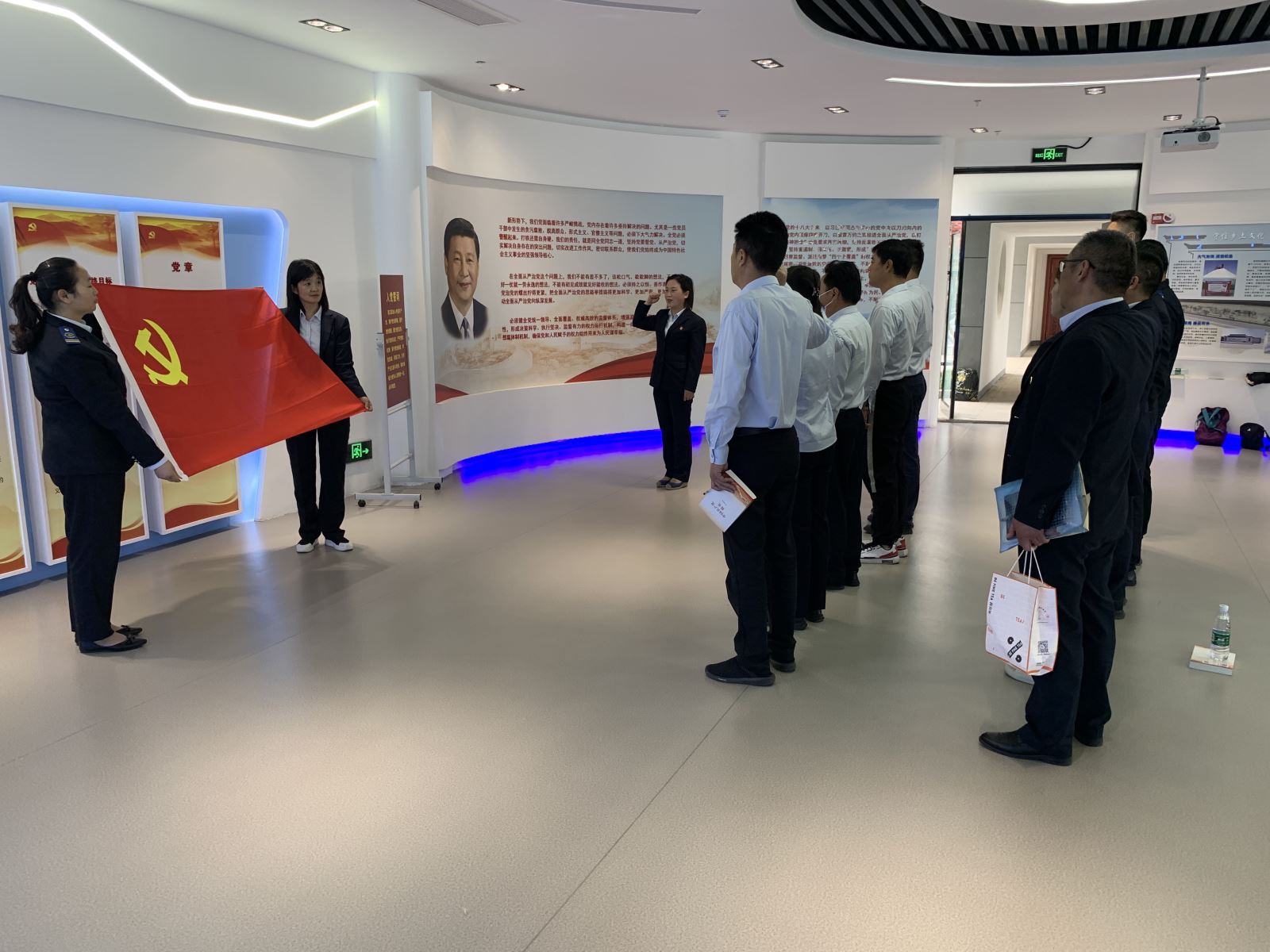 快速公交事業(yè)部組織黨員干部參觀連云區(qū)廉政教育基地