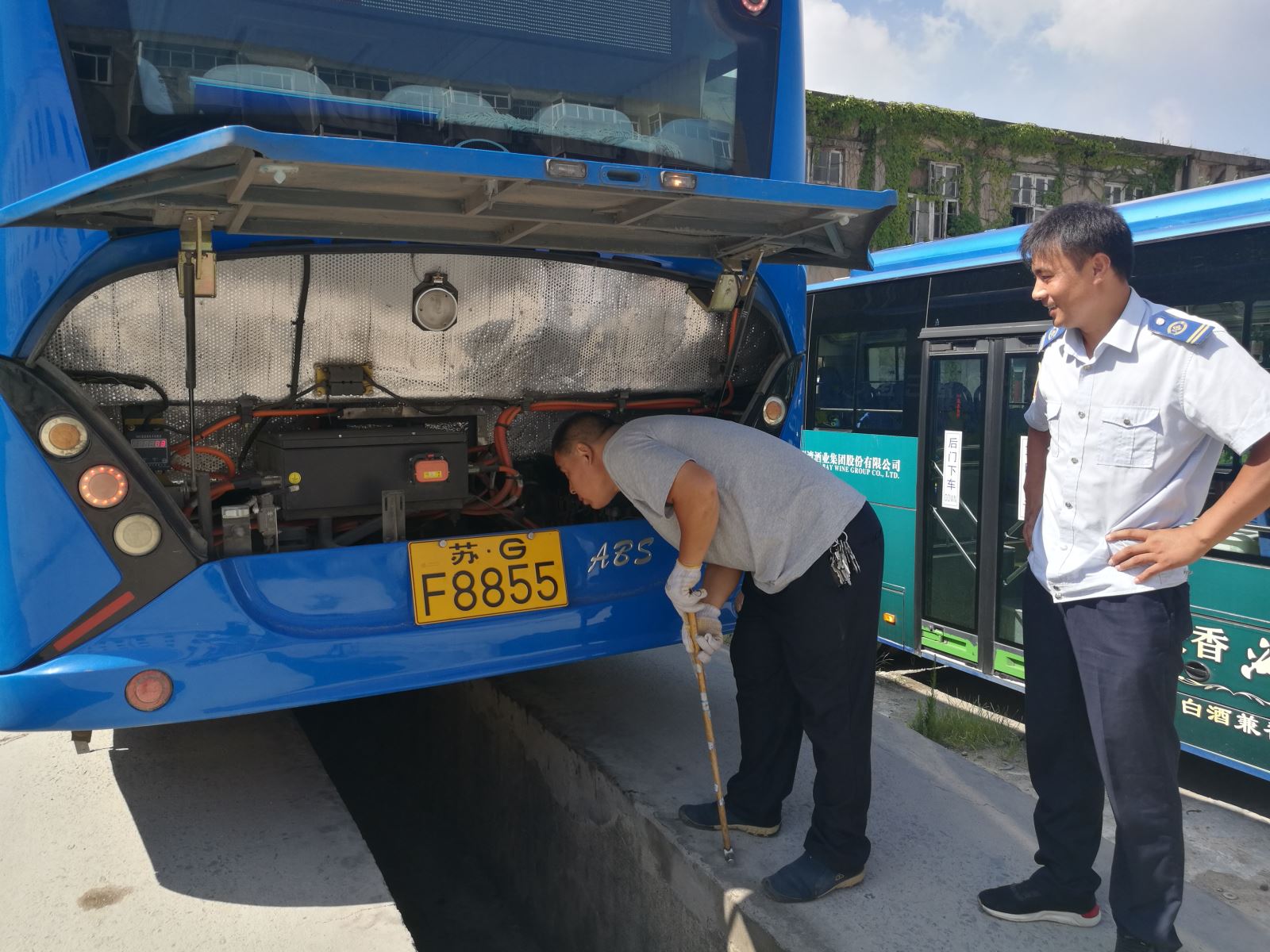 致敬高溫下的公交人（二）：因?yàn)橛心?，一路清?/></a></em>
        <div>
        <span><a href=