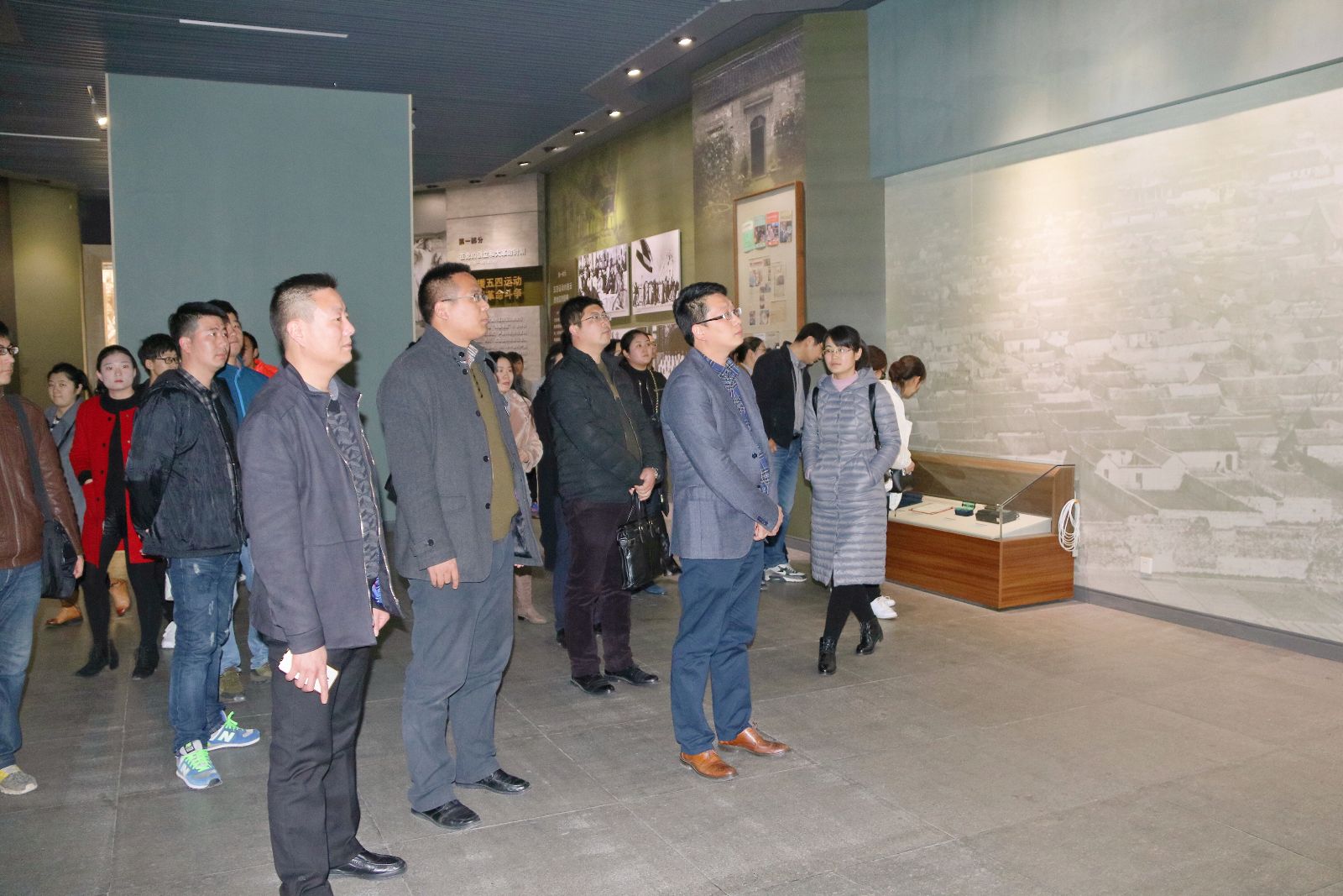 公交集團(tuán)組織參加“紅軍長(zhǎng)征勝利80周年紀(jì)念”活動(dòng)