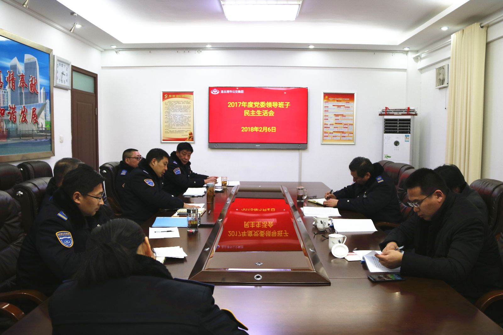 開(kāi)誠(chéng)布公只為“交心聚力” ——公交集團(tuán)黨委召開(kāi)2017年度民主生活會(huì)