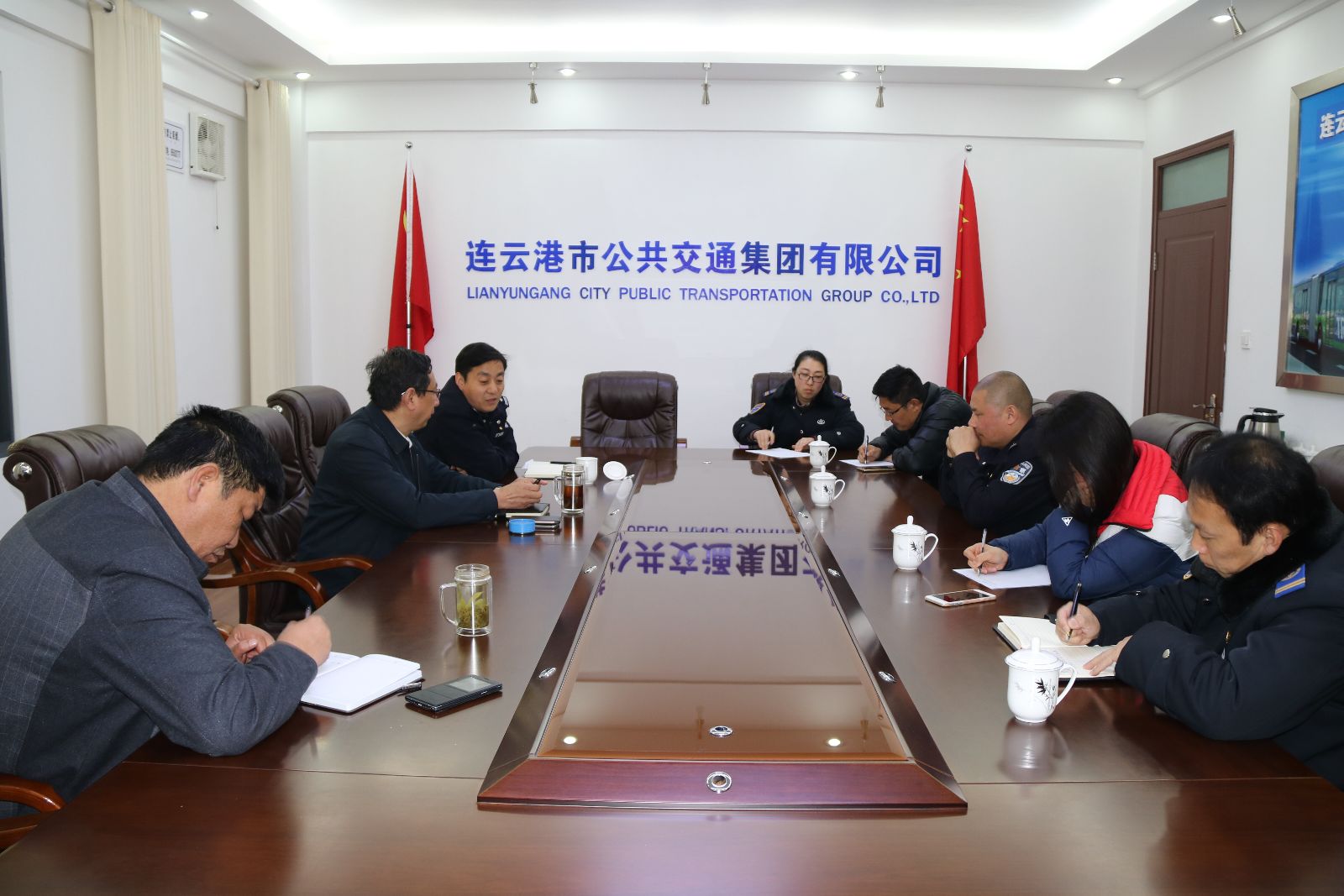 市公安公交分局領(lǐng)導到公交調(diào)研防恐安保工作