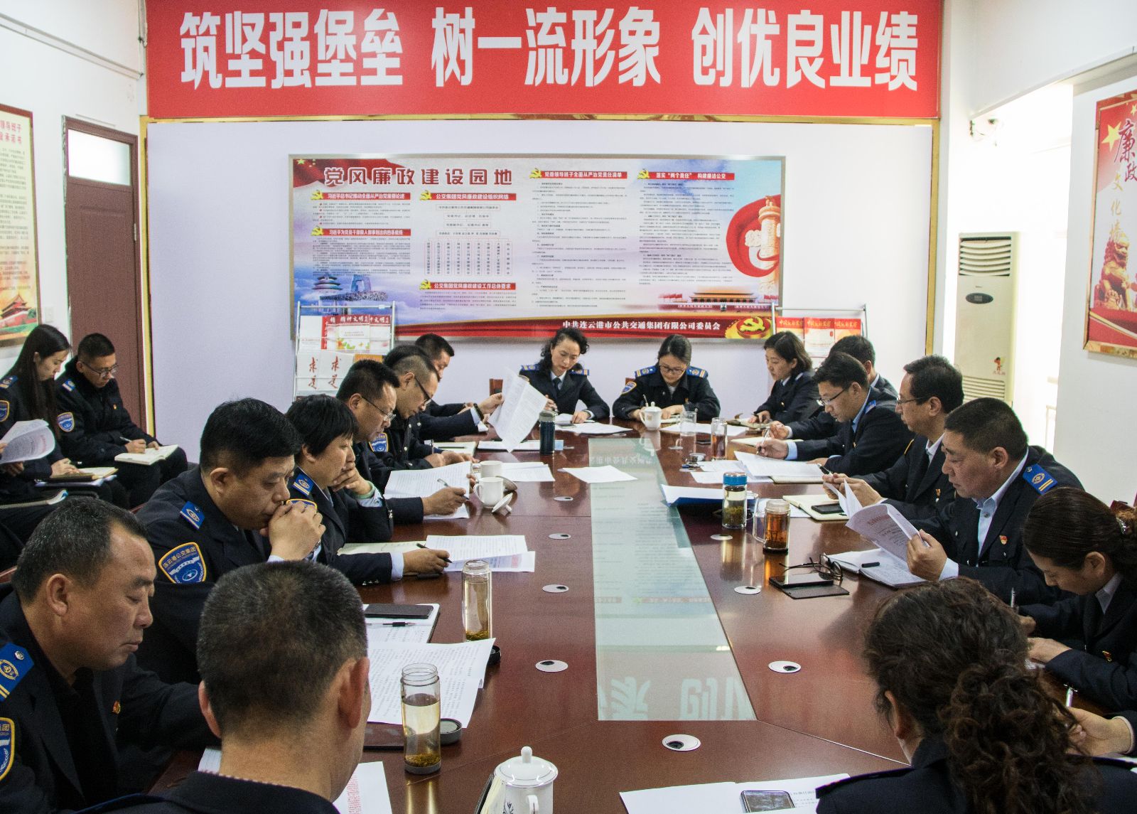 公交集團(tuán)積極貫徹落實(shí)交通控股集團(tuán)綜合工作督查部署會議